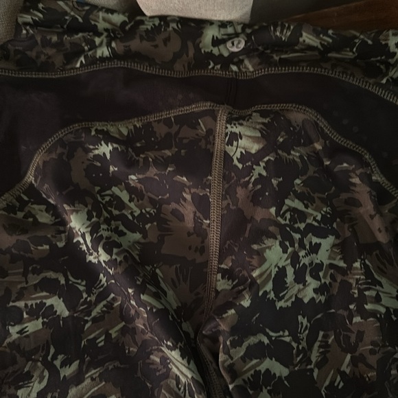 Lululemon - Picture 2 of 3